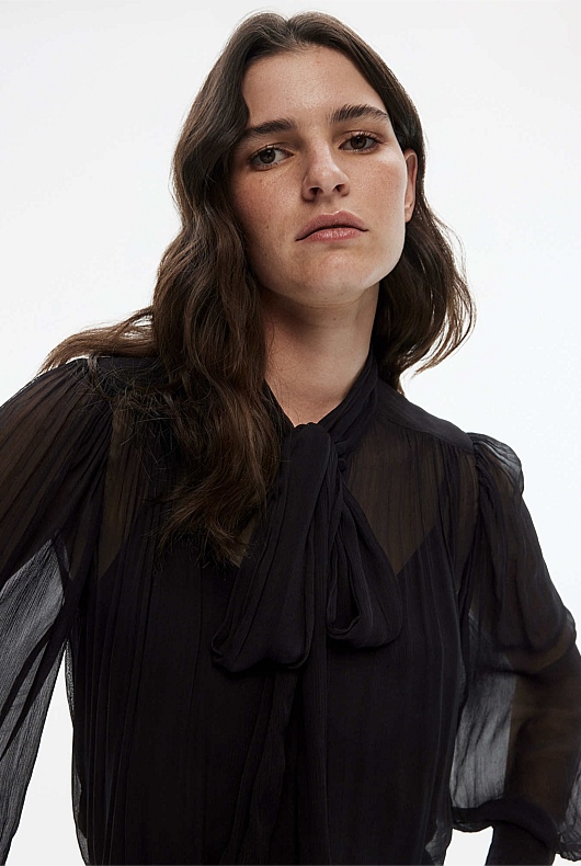 Yoryu Pussybow Blouse - Black