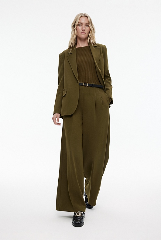 Curved Buckle Slim Belt - Black