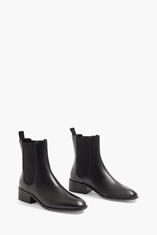 Leather Gusset Boot - Black