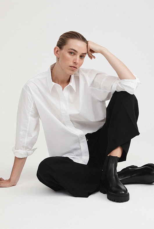 Leather Lug Sole Gusset Boot - Black