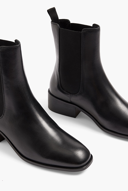 Leather Gusset Boot - Black