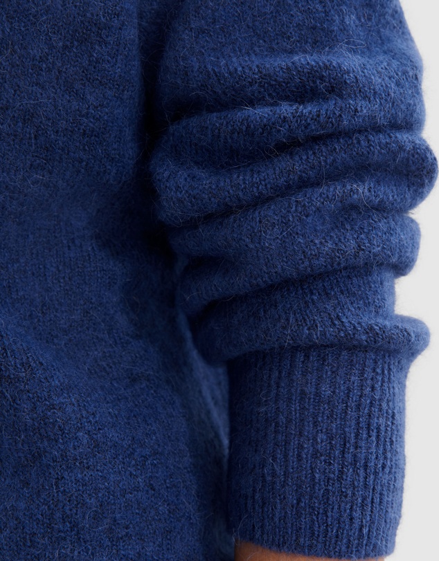 Country Road V-neck Fluffy Pullover