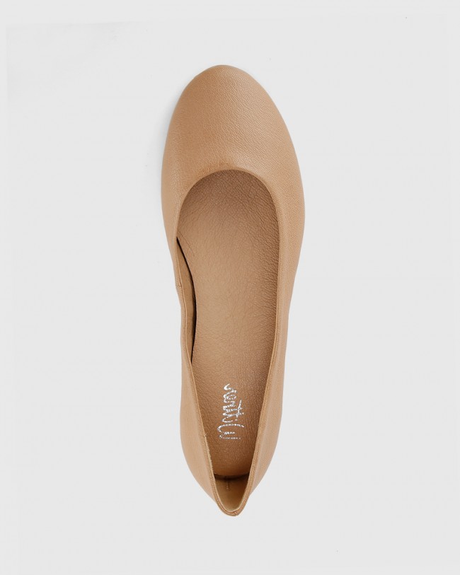 Wittner Bindi Natural Leather Round Toe Slip On Flat