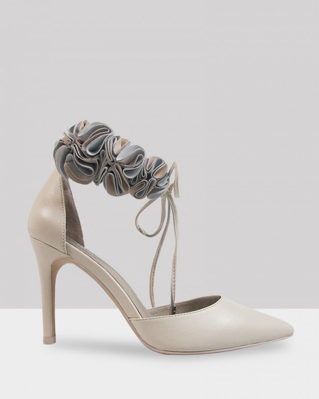 Wittner Helenka Ivory Leather Flower Detail Stiletto Heel