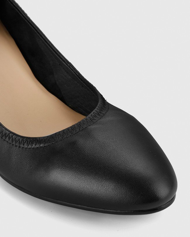 Wittner Mirren Black Leather Elasticated Wedge