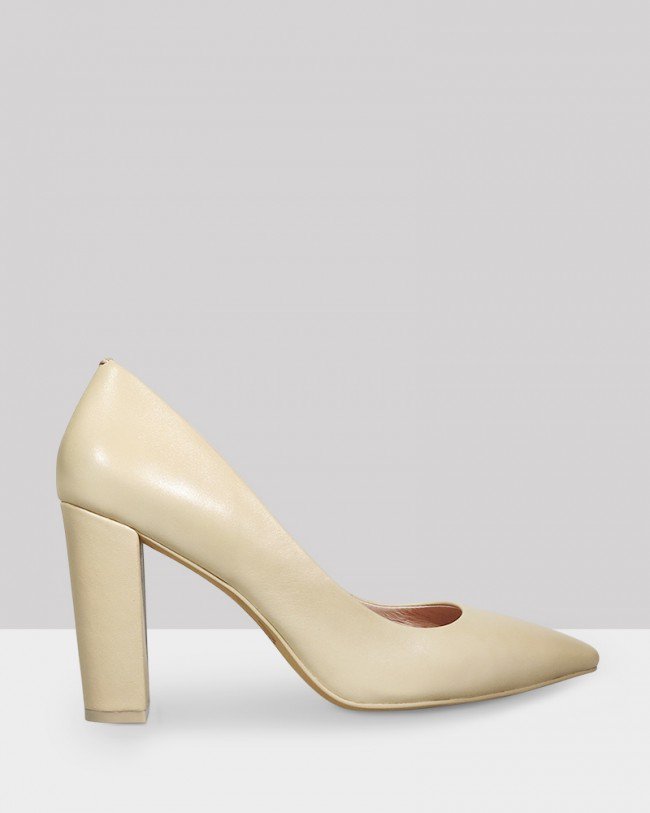 Wittner Haydens Honey Leather Pointed Closed Toe Block Heel