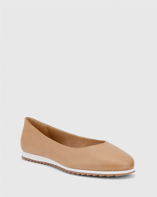 Wittner Bindi Natural Leather Round Toe Slip On Flat