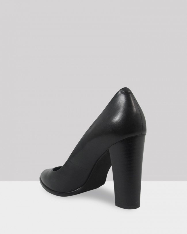 Wittner Willa Black Leather Almond Toe Block Heel