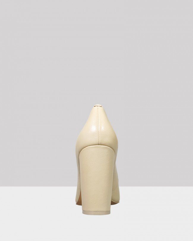 Wittner Haydens Honey Leather Pointed Closed Toe Block Heel