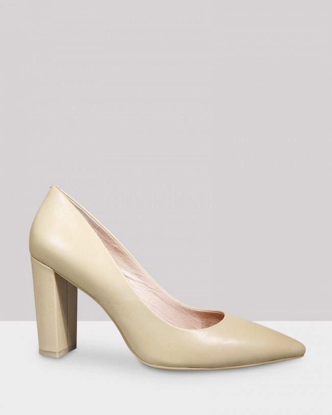 Wittner Haydens Honey Leather Pointed Closed Toe Block Heel