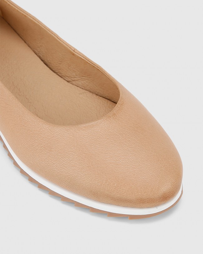 Wittner Bindi Natural Leather Round Toe Slip On Flat