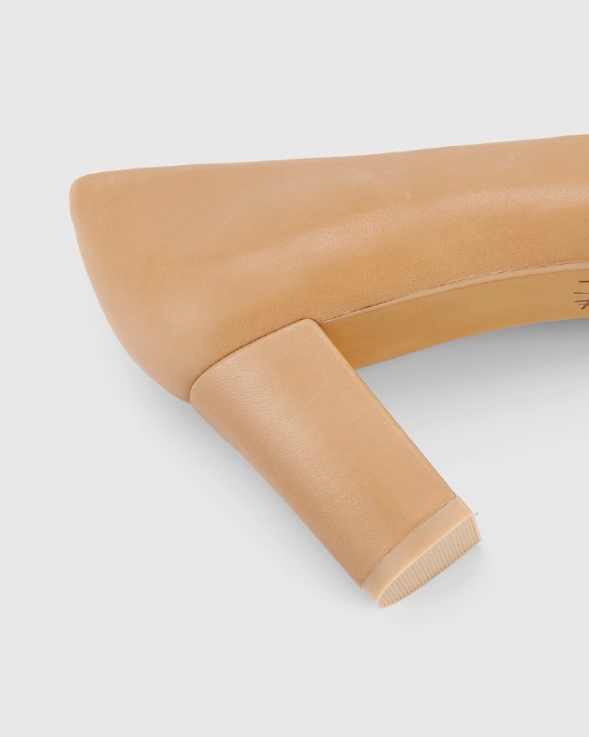 Wittner Nadori Black Patent and Honey Leather Round Toe Block Heel