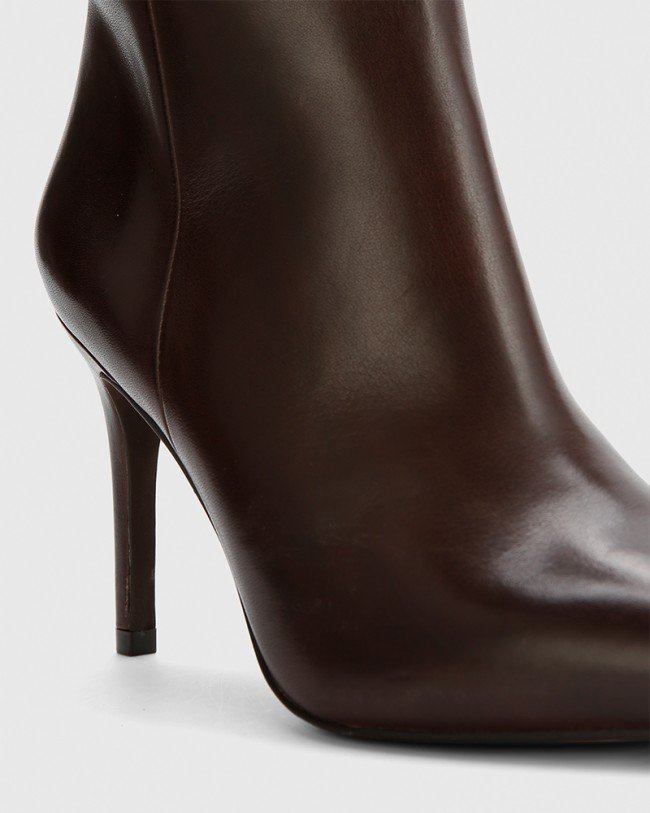 Wittner Hallow Chocolate Leather Pointed Toe Long Boot