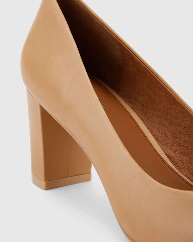 Wittner Nadori Black Patent and Honey Leather Round Toe Block Heel