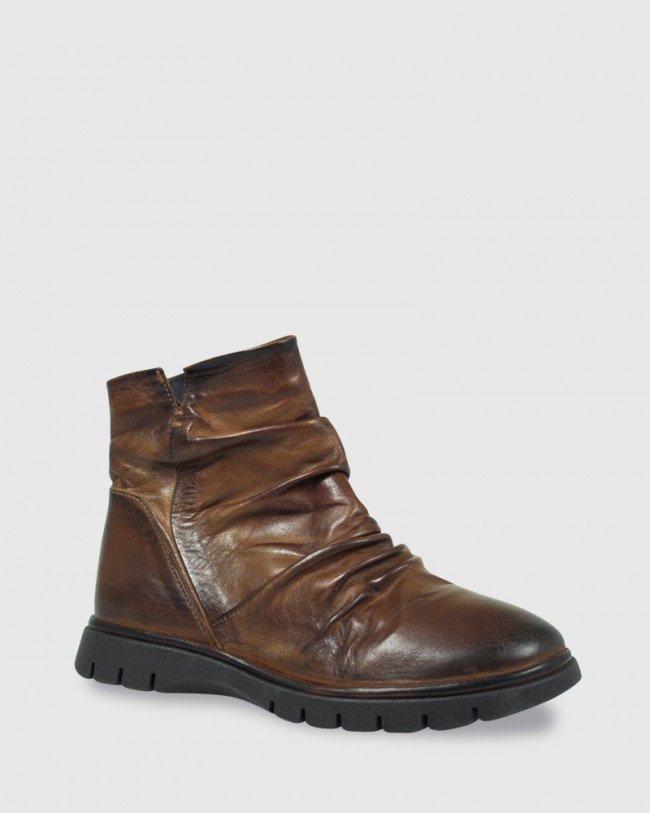 Wittner Erynn Brandy Leather Round Toe Slouch Ankle Boot