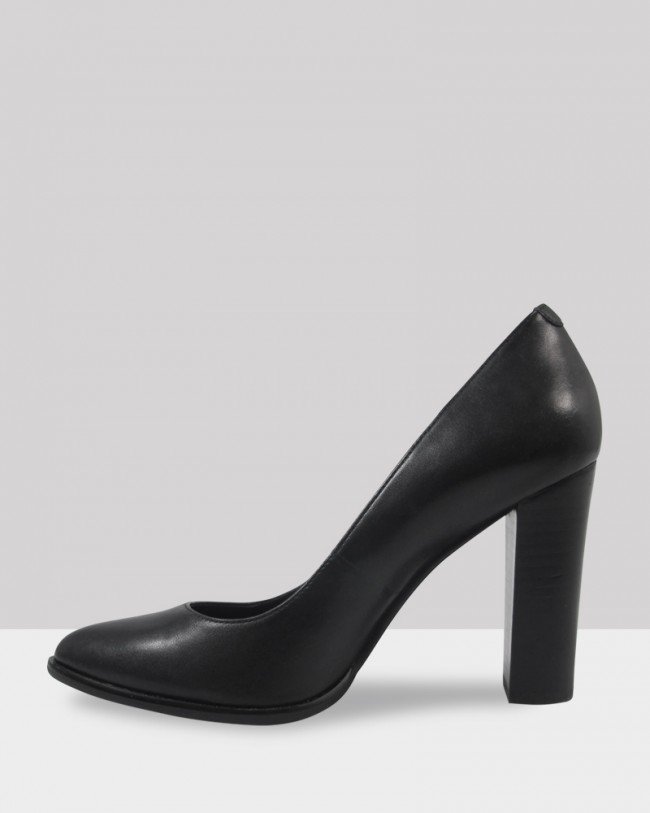 Wittner Willa Black Leather Almond Toe Block Heel