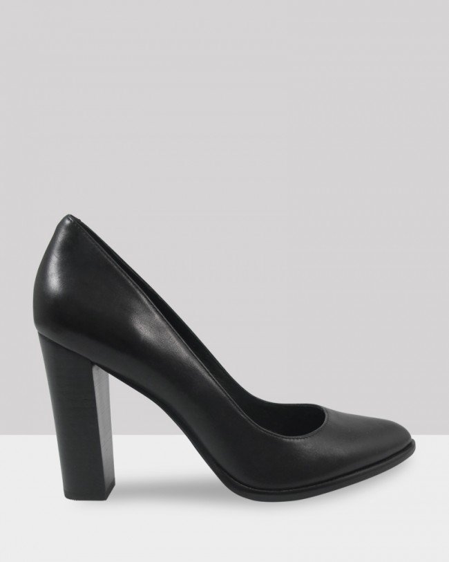 Wittner Willa Black Leather Almond Toe Block Heel
