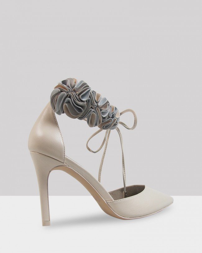 Wittner Helenka Ivory Leather Flower Detail Stiletto Heel