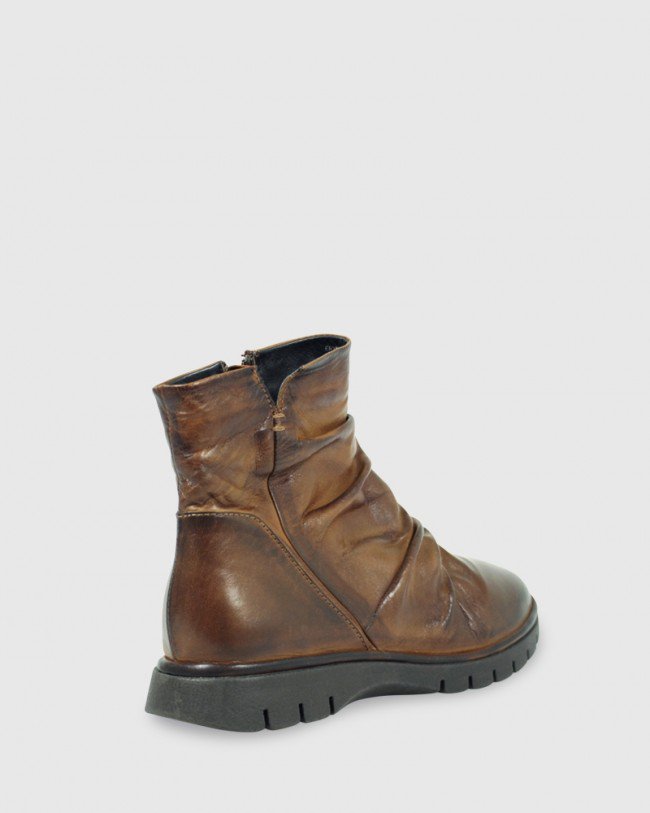 Wittner Erynn Brandy Leather Round Toe Slouch Ankle Boot