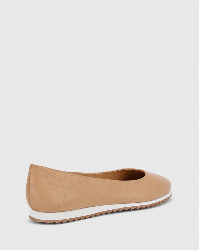 Wittner Bindi Natural Leather Round Toe Slip On Flat