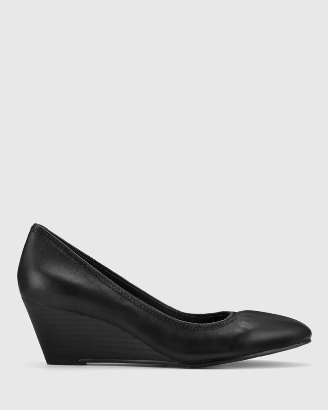Wittner Mirren Black Leather Elasticated Wedge