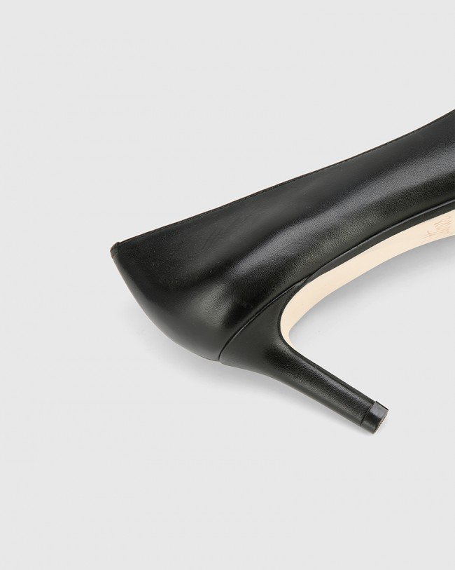 Wittner Delores Black Leather Pointed Toe Kitten Heel