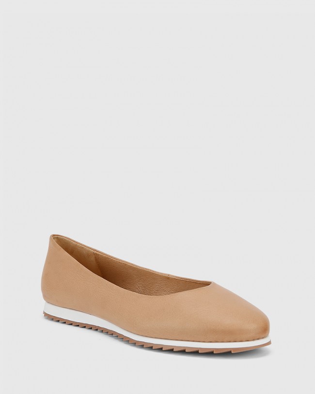 Wittner Bindi Natural Leather Round Toe Slip On Flat