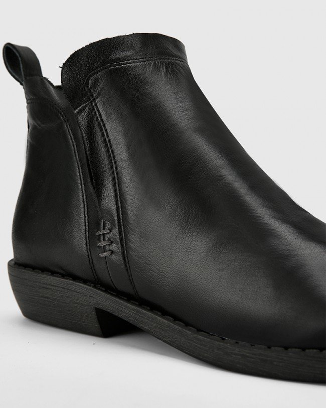 Wittner Dan Black Scotch Leather Round Toe Ankle Boot