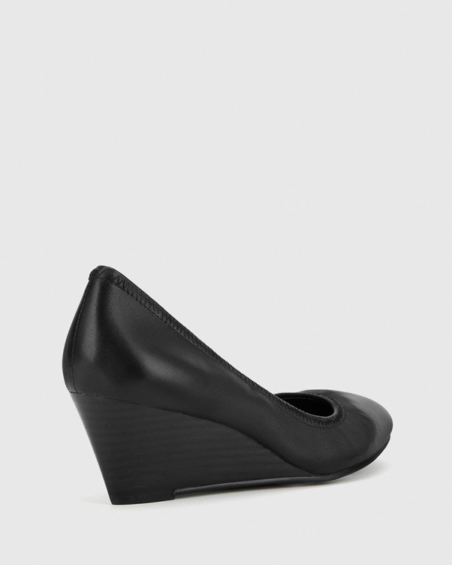Wittner Mirren Black Leather Elasticated Wedge