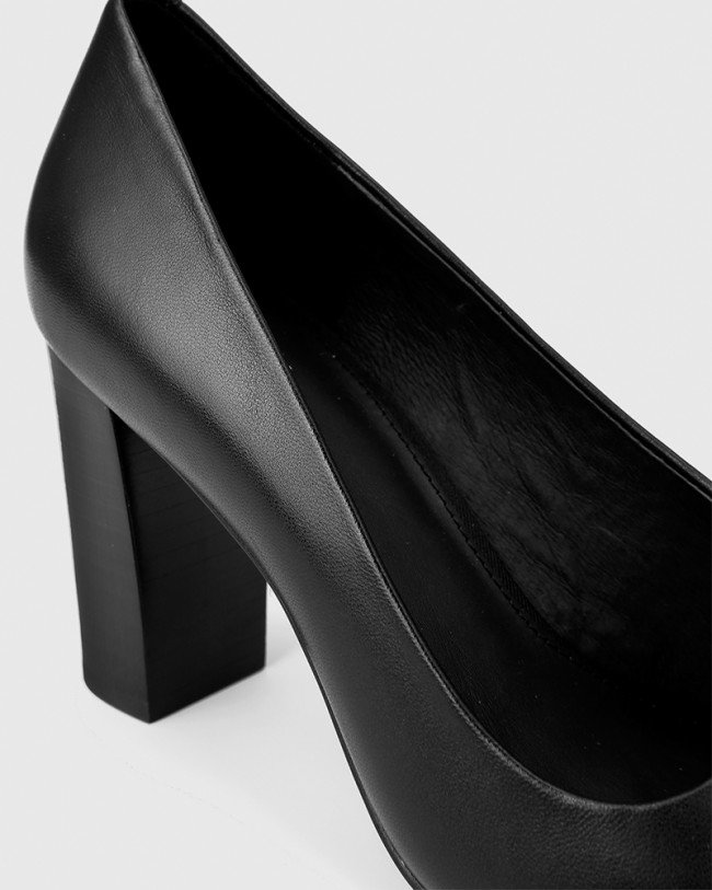 Wittner Patterson Black Leather Almond Toe Block Heel
