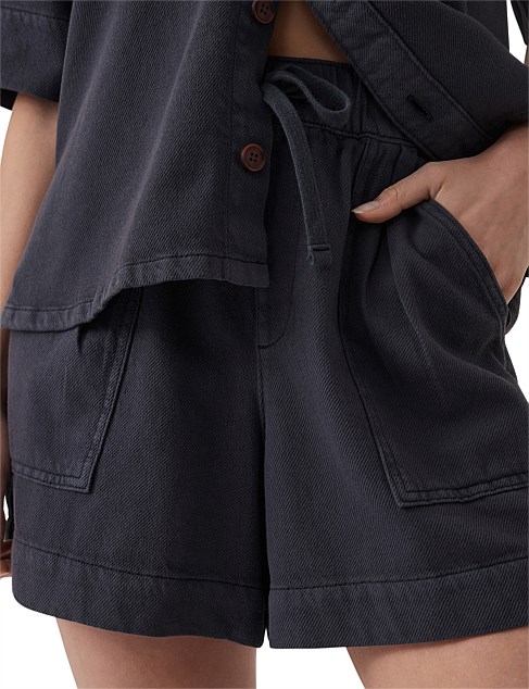 RELAXED EVERYDAY SHORT