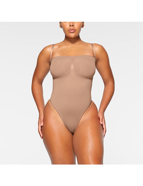 SEAMLESS SCULPT STRAPLESS THONG BODYSUIT