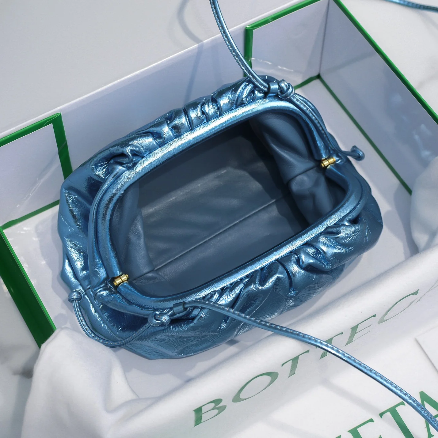 Сумка-чехол BV Cloud Bag Pouch Series - гладкая телячья кожа - 23x13x8 см - 4 шт.