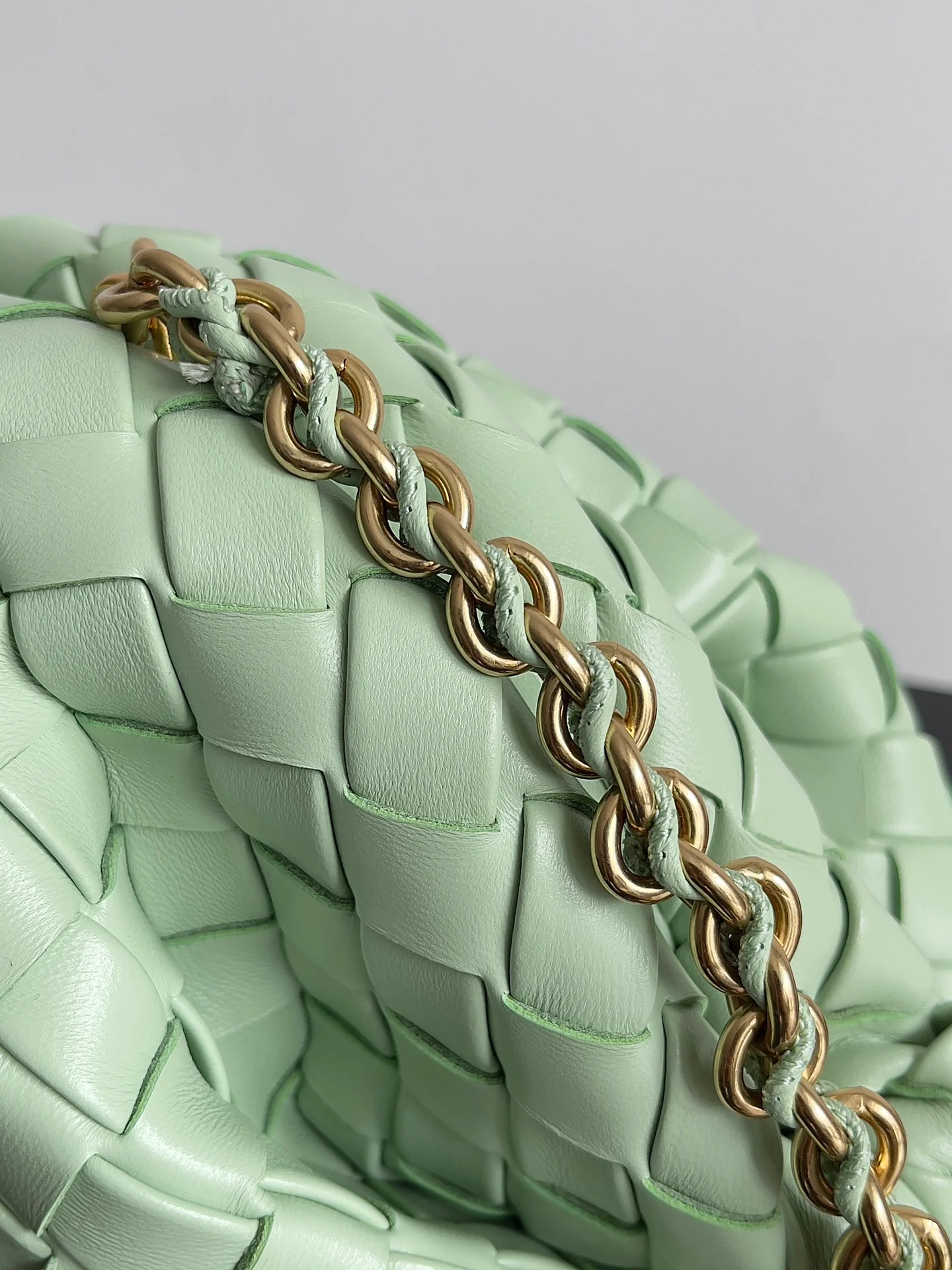 BV-lauren-clutch-chain clutch-green