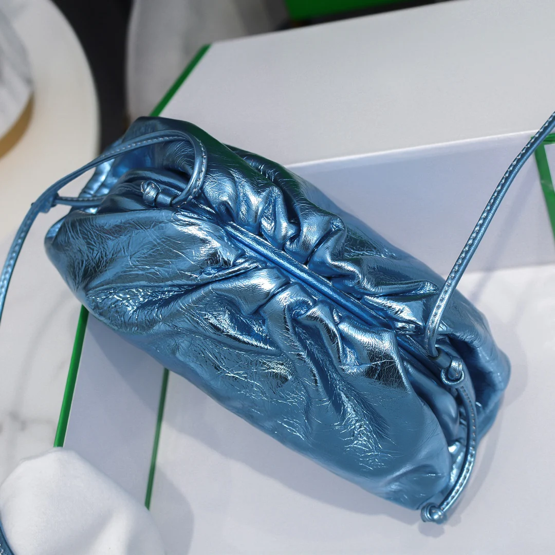 Сумка-чехол BV Cloud Bag Pouch Series - гладкая телячья кожа - 23x13x8 см - 4 шт.