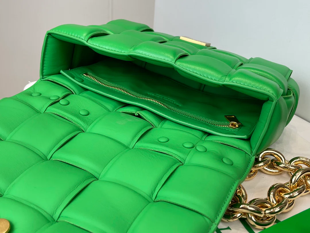 Плетеная сумка BV Chain Cassette из овечьей кожи - Маленькая (27х10х18 см)