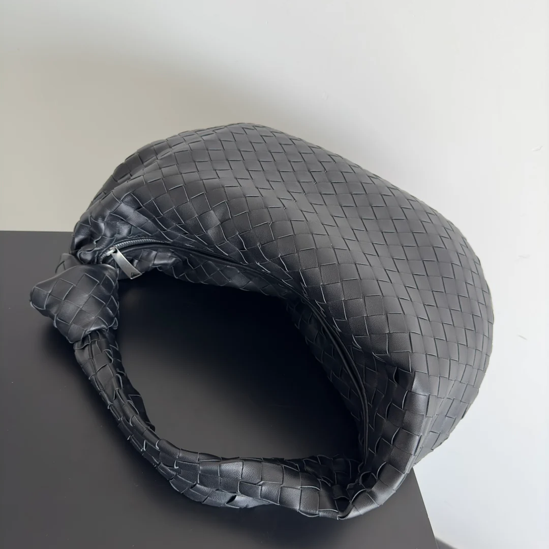 Сумка через плечо BV - Большая - Черная