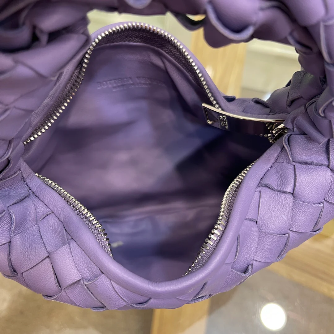 Плетеная круглая сумка-хобо BV Jodie с узлом - Размер 27x22x3 см - 11