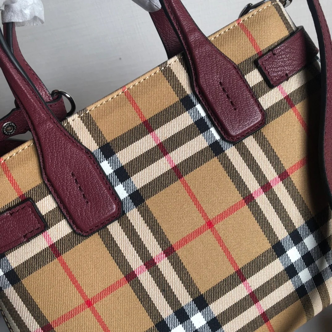Сумка-тоут Burberry в винтажную клетку, маленькая, бордовая.