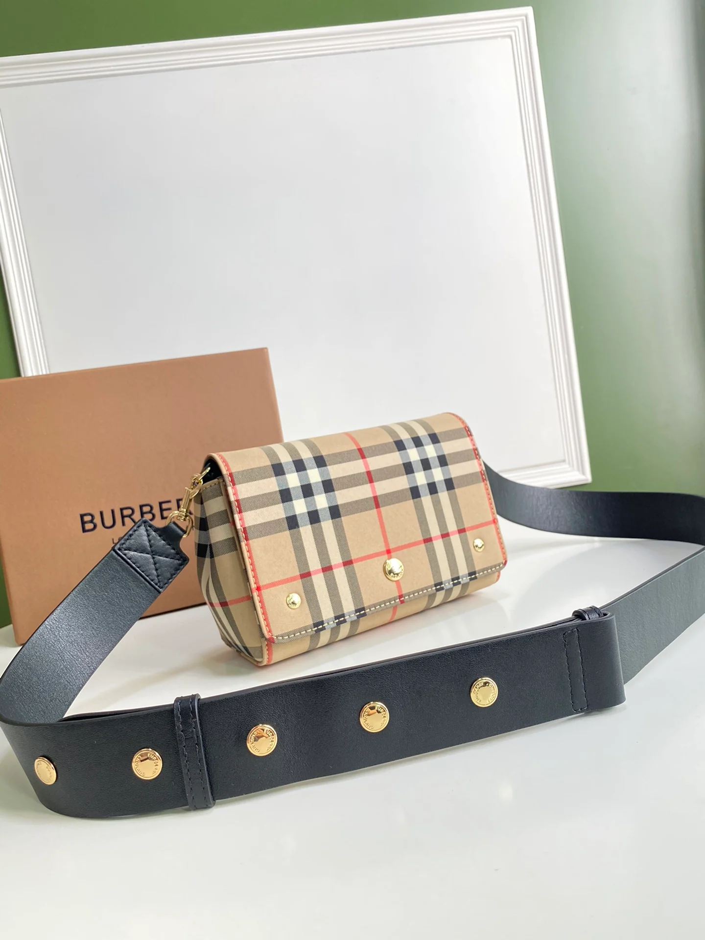 Сумка через плечо Burberry в винтажный клетчатый узор из кожи - 1 шт.
