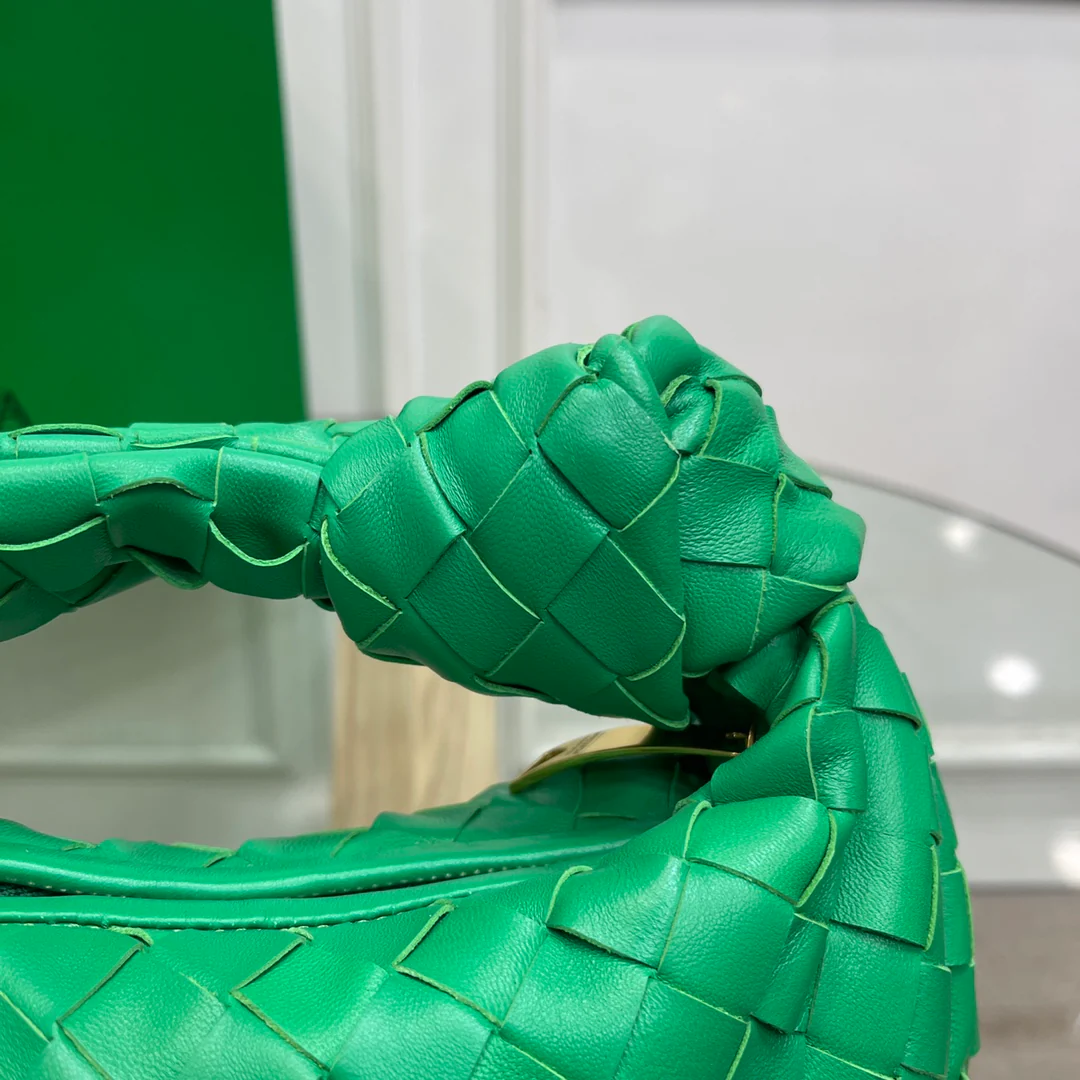 Круглая плетеная сумка-хобо BV Jodie с узлом - 27x22x3 см - 1 шт.