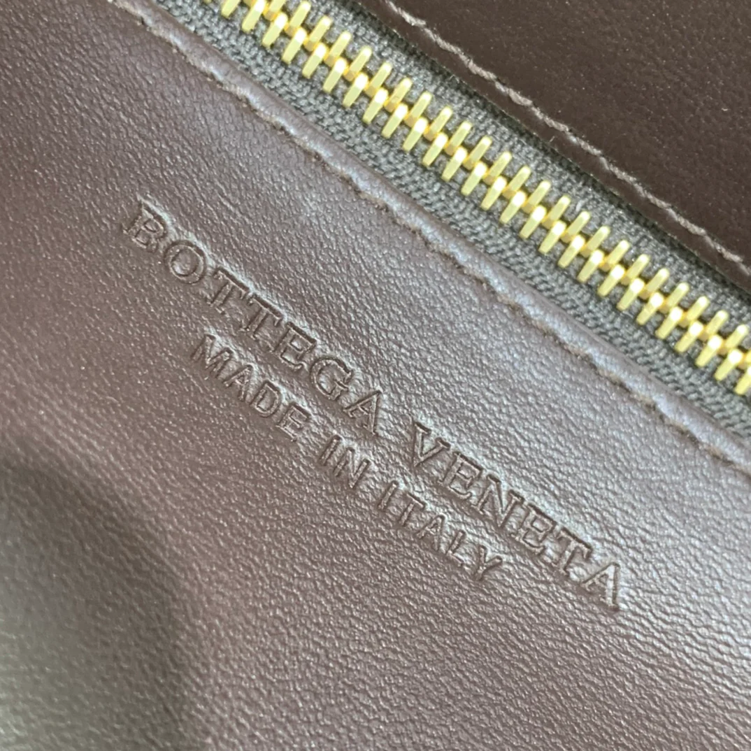 Плетеная сумка для кассет BV из телячьей кожи, 26х18х8 см.