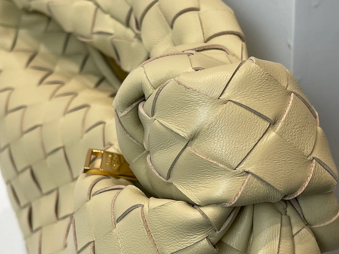 Сумка BV Mini Jodie Croissant Bag, s27x9x23cm-8