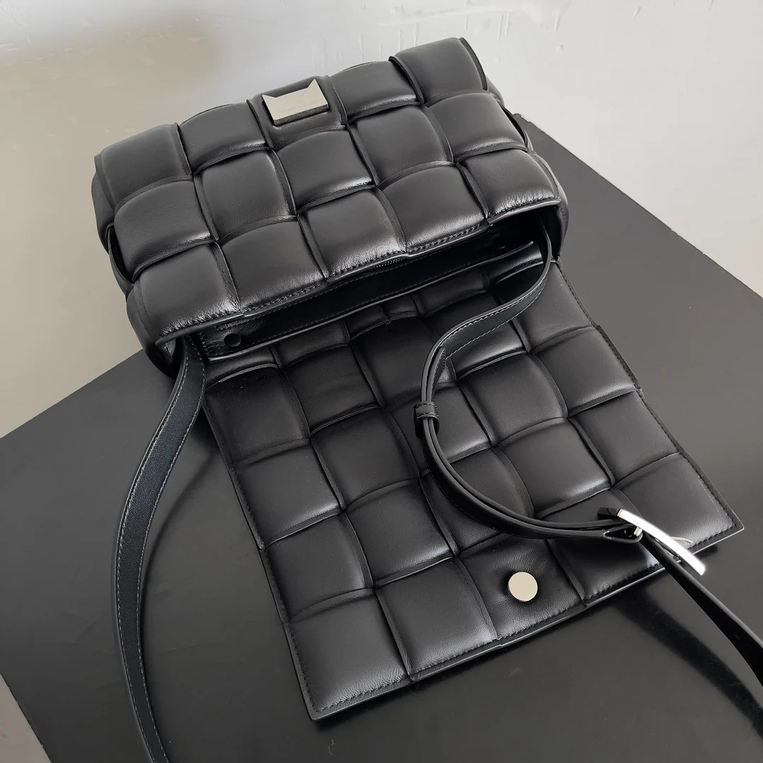 BV - Наволочка с серебряной пряжкой - Черная