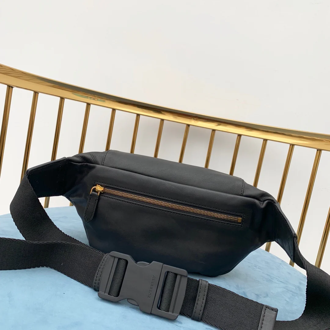 Поясная сумка Burberry из натуральной кожи с граффити