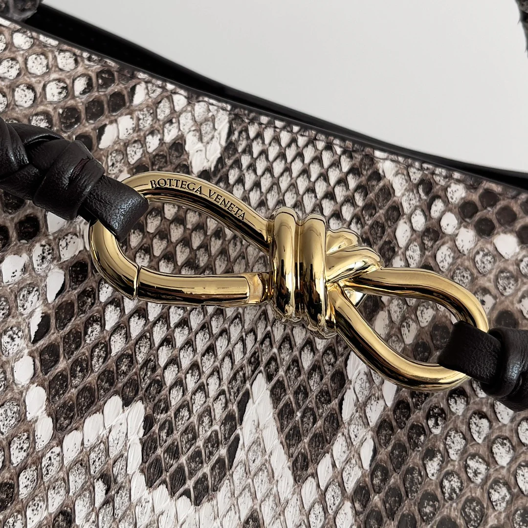 BV-andiamo-Сумочка из змеиной кожи-1