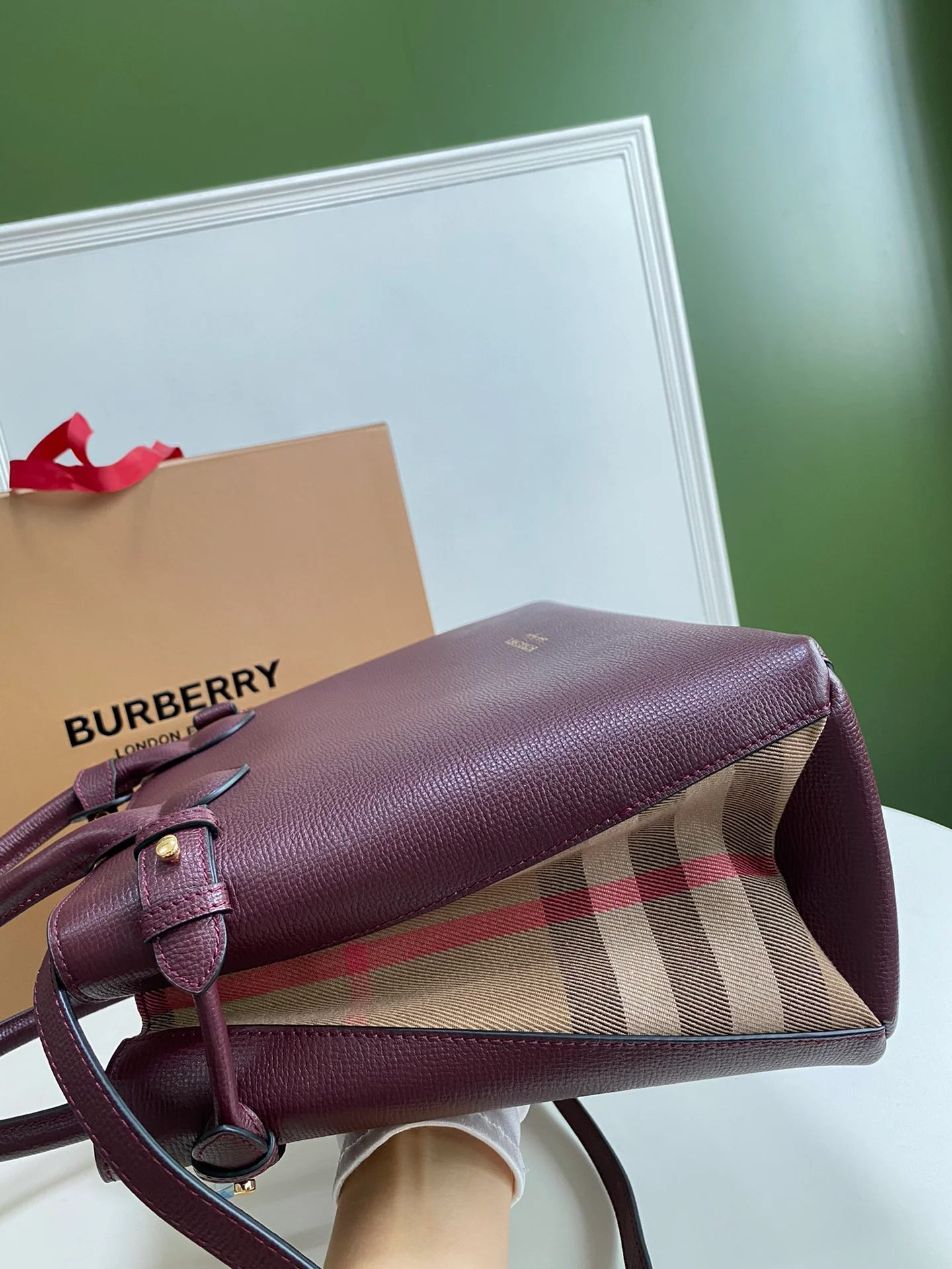 Сумка Burberry The Banner, 34 см, бордовая.