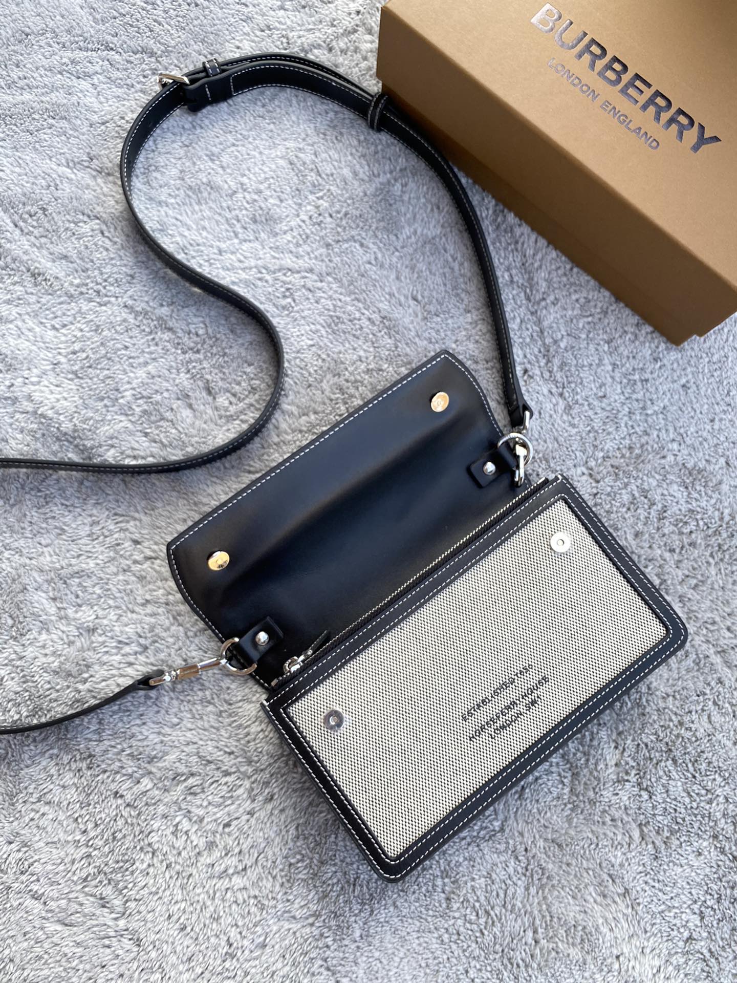 Burberry - Новейшая изысканная сумка через плечо