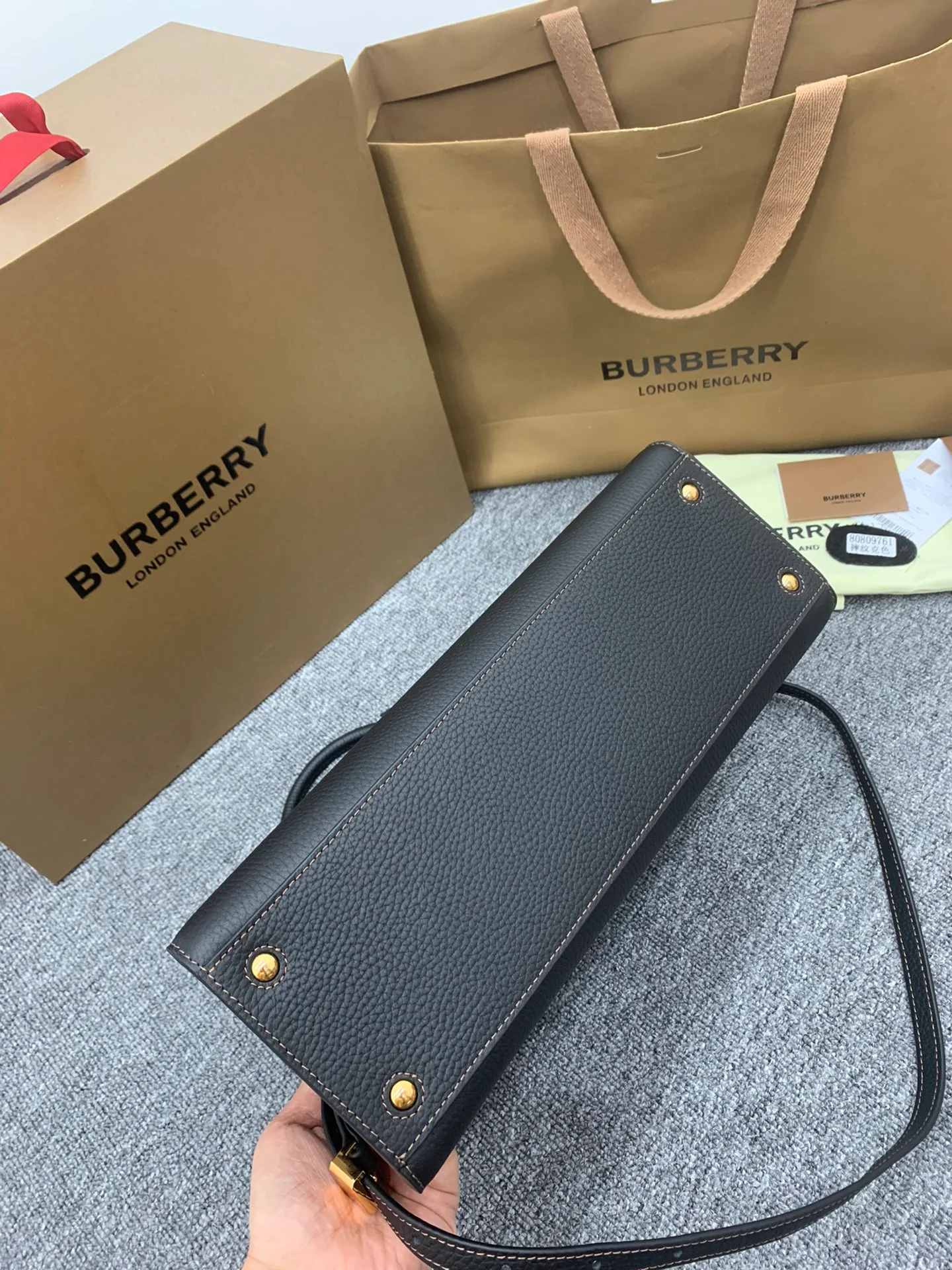 Сумка-тоут Burberry Frances из зернистой кожи - черная - 32 см