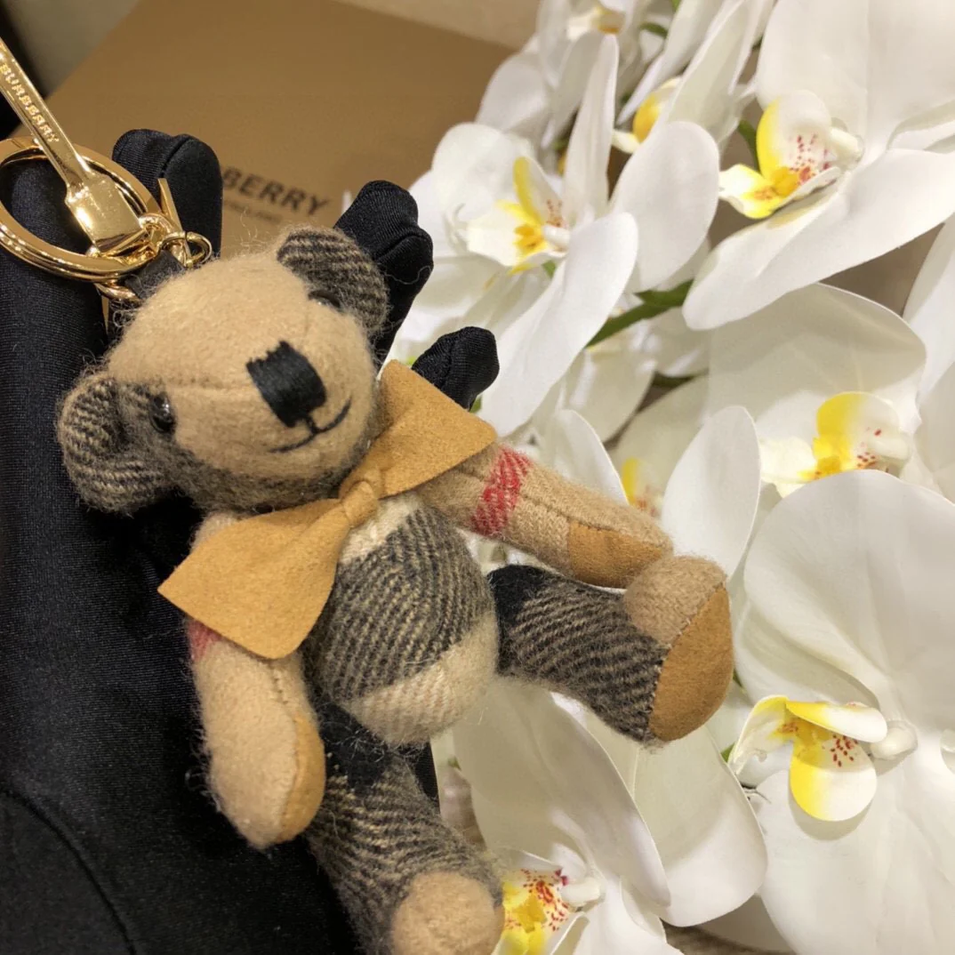 Брелок в виде медведя от Burberry